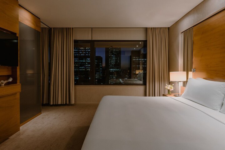 Room 15 of 107