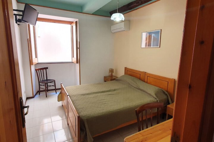 Room 26 of 107
