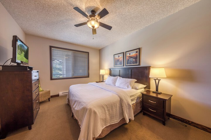 Room 13 of 65