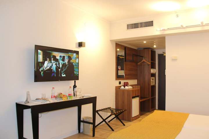 Room 8 of 46