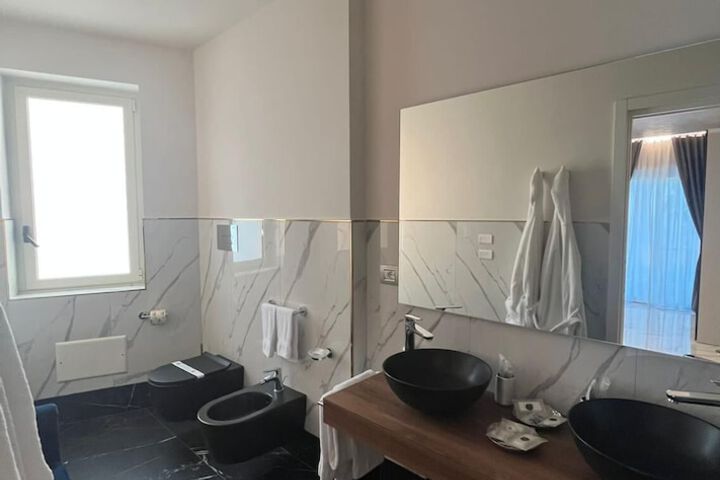 Room 16 of 32