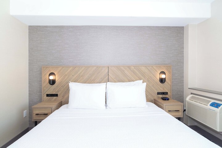 Room 8 of 46