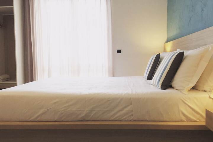Room 4 of 37