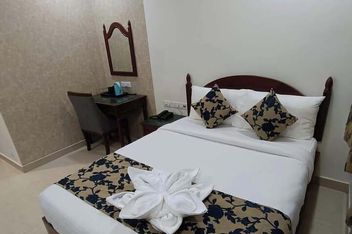 Room 10 of 28