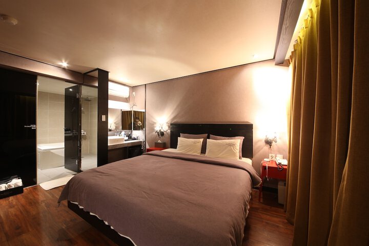 Room 16 of 45