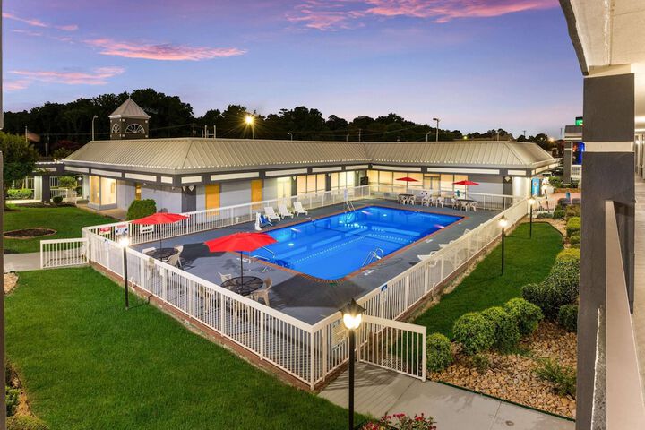 Pool Hotel