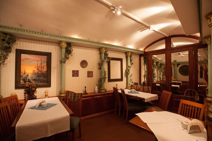 Dining 61 of 79