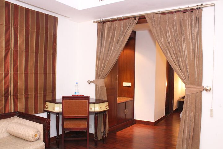 Room 6 of 15