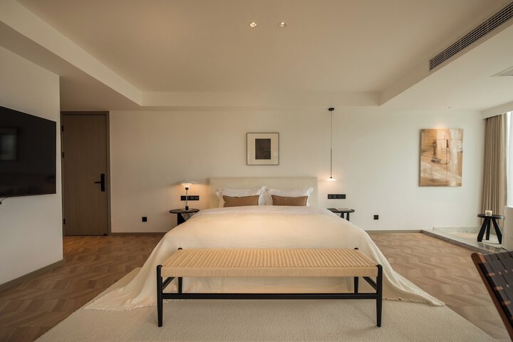 Room 102 of 288