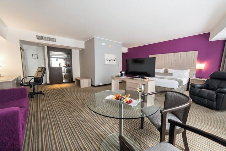 Room 9 of 212