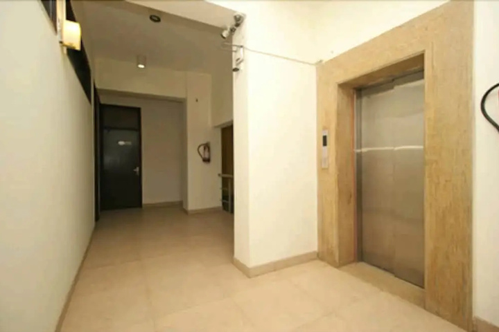 Room 10 of 12