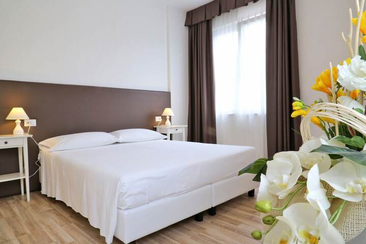 Room 5 of 105
