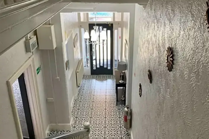 Room 11 of 14