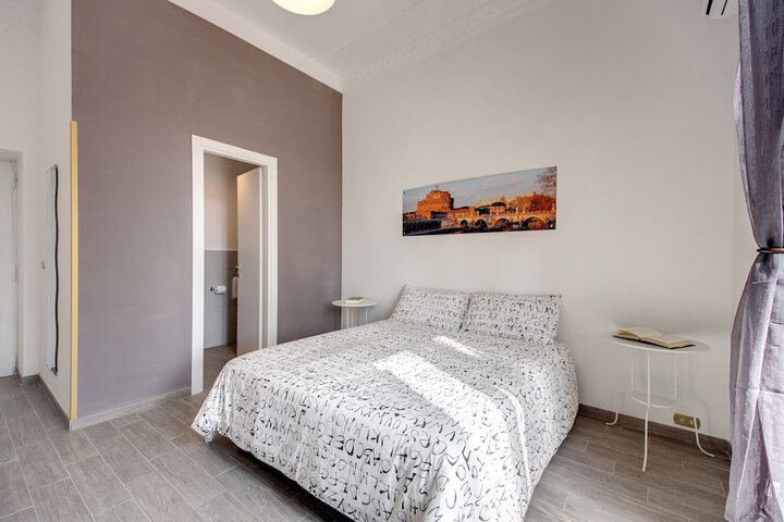 Room 6 of 33