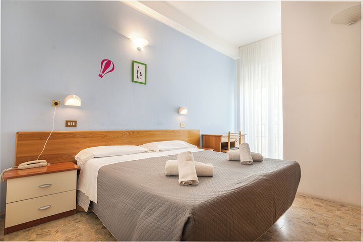 Room 7 of 27
