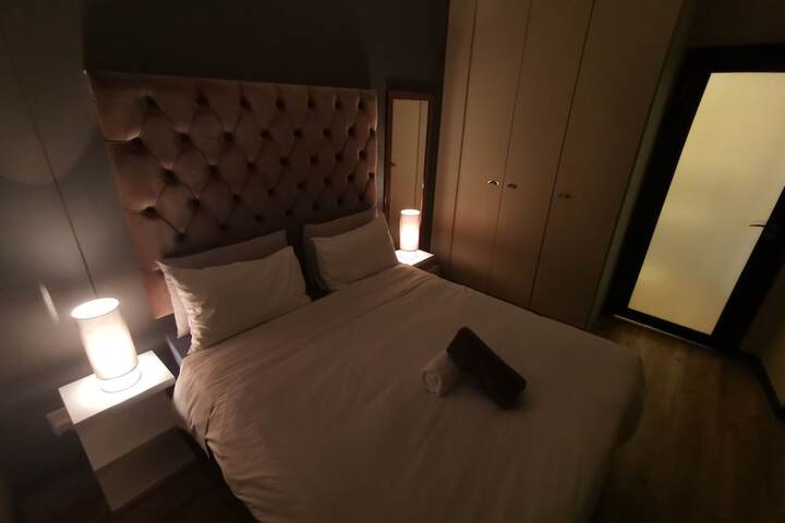 Room 5 of 215