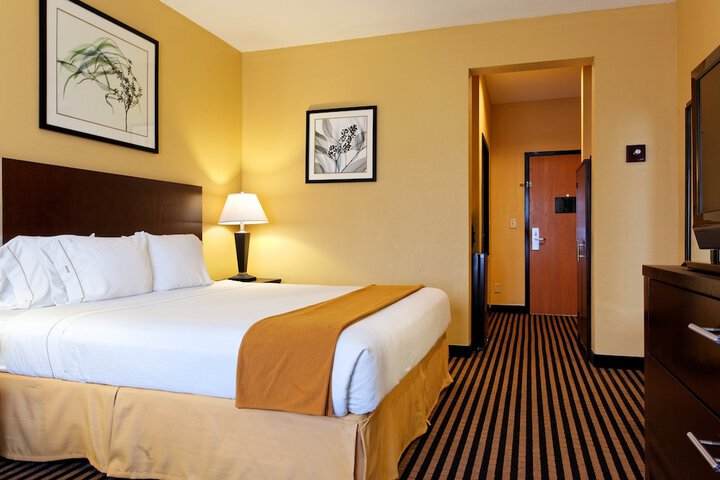 Room 3 of 66