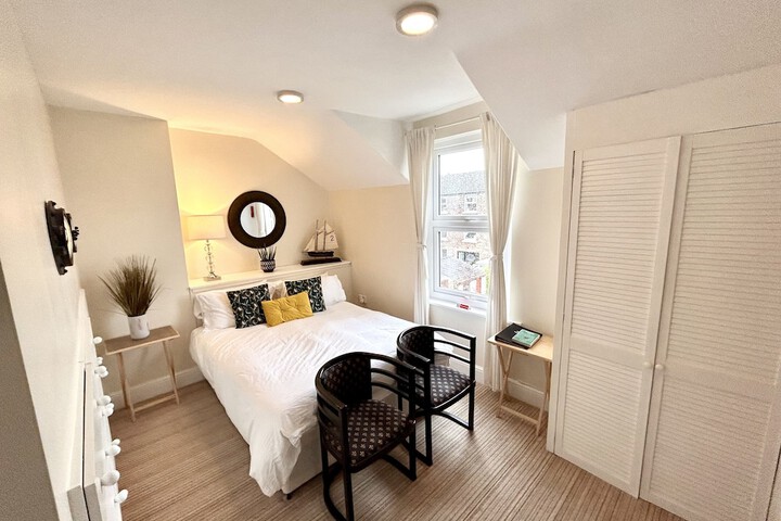 Room 9 of 35