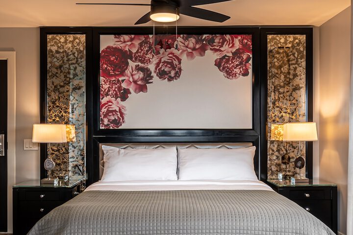 1 Queen Bed (5 of 19)