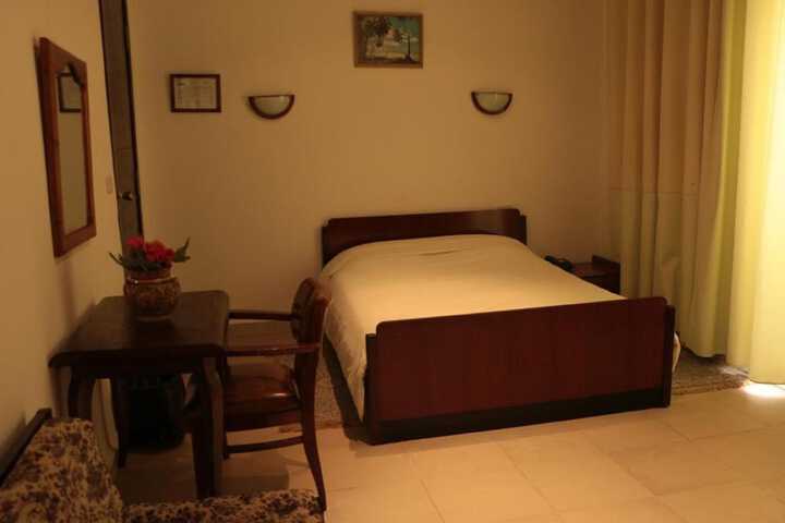 Room 13 of 24