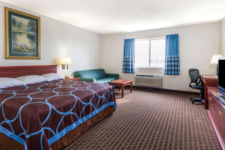 1 King Bed (5 of 10)