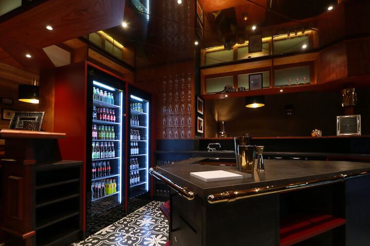 Lounge 78 of 93