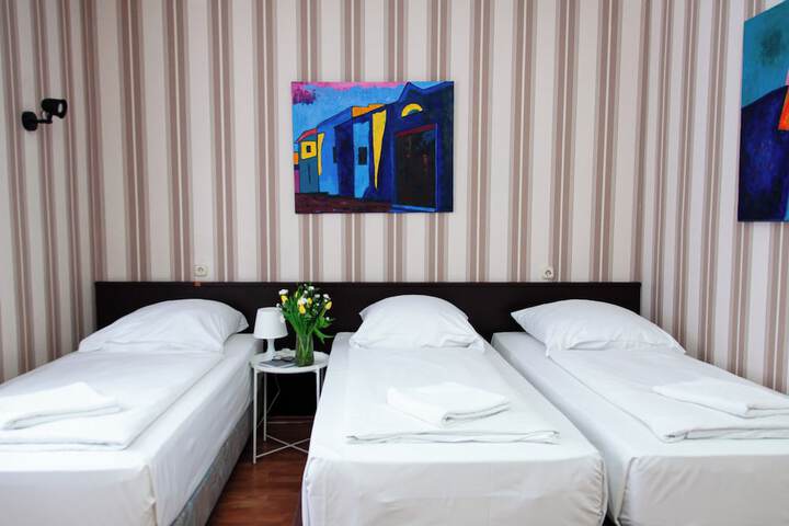 Room 17 of 145