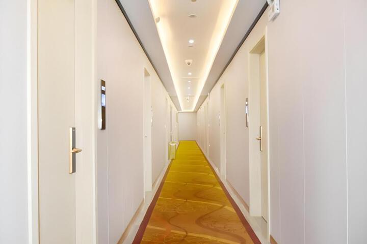 GYA Shanghai West Youyi Road Subway Station Hotel