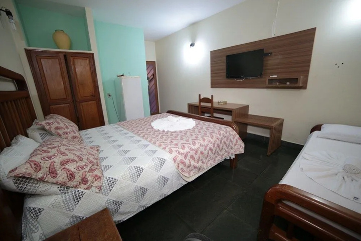 Room 6 of 18