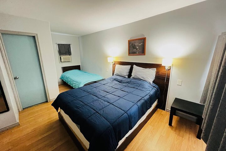 Room 7 of 9