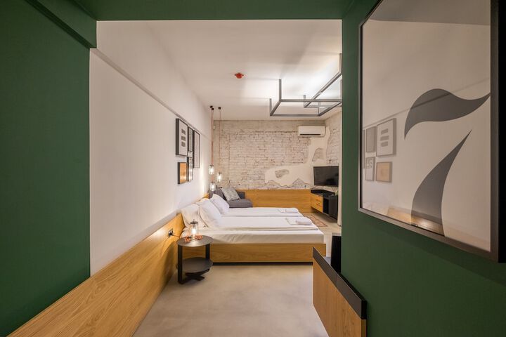 Room 50 of 76