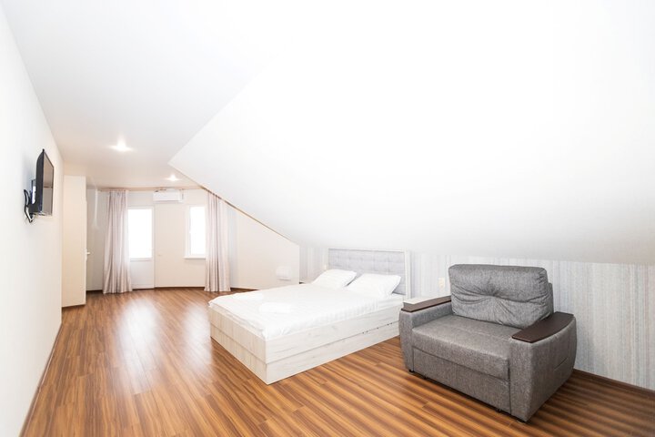 Room 25 of 28