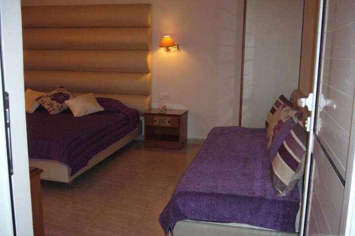 Room 3 of 38