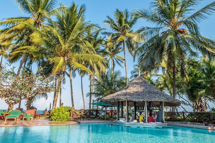 Hotel with Pool