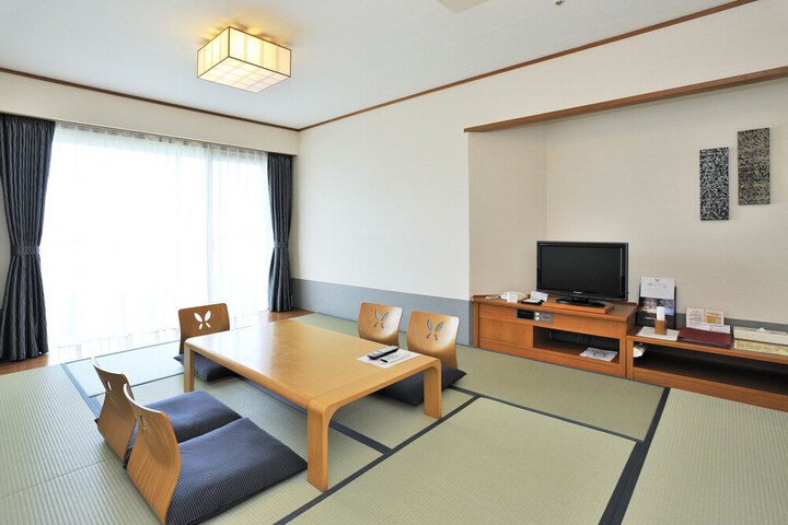Room 6 of 23