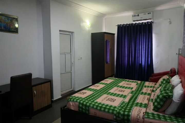 Room 8 of 20