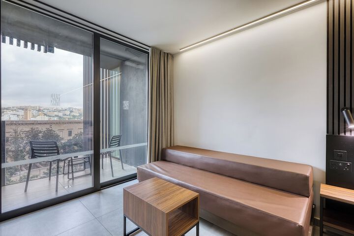 Room 100 of 150