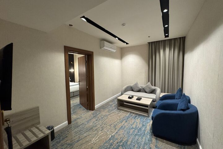 Room 16 of 32