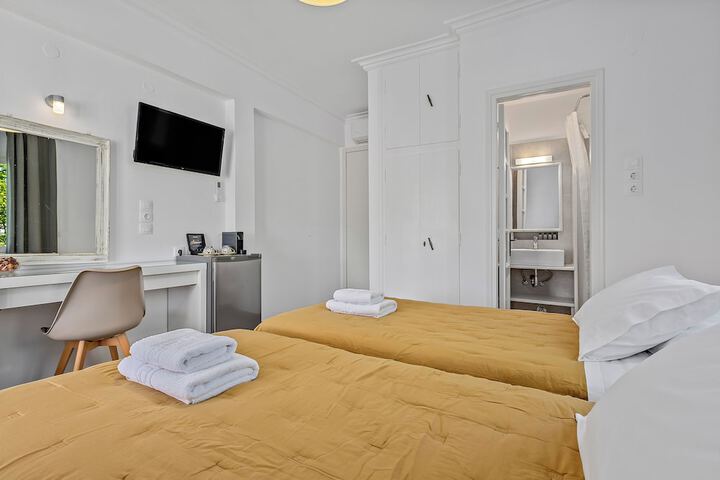 Room 45 of 122