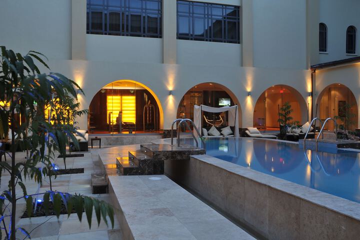Pool 90 of 193