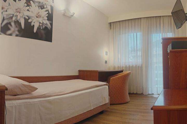 Room 7 of 53