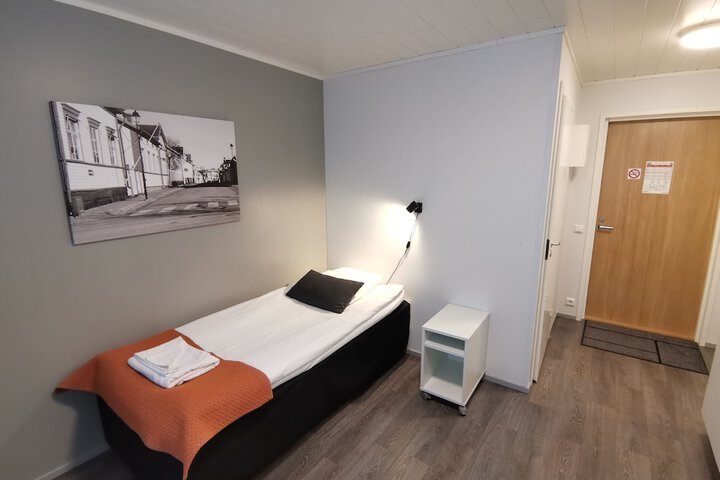 Room 7 of 32