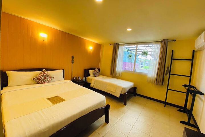 Room 18 of 211