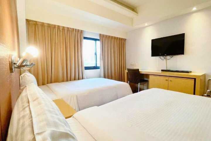 Room 15 of 78
