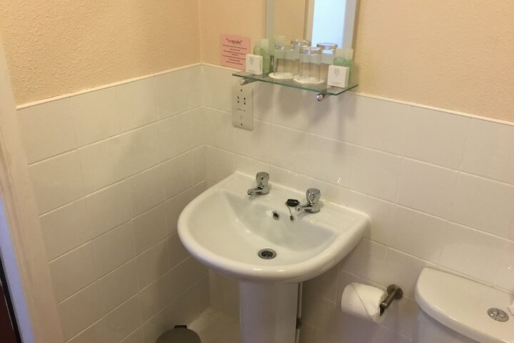 Room 28 of 42