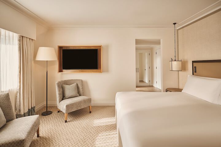 Room 32 of 106