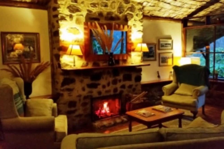 Lounge 8 of 10