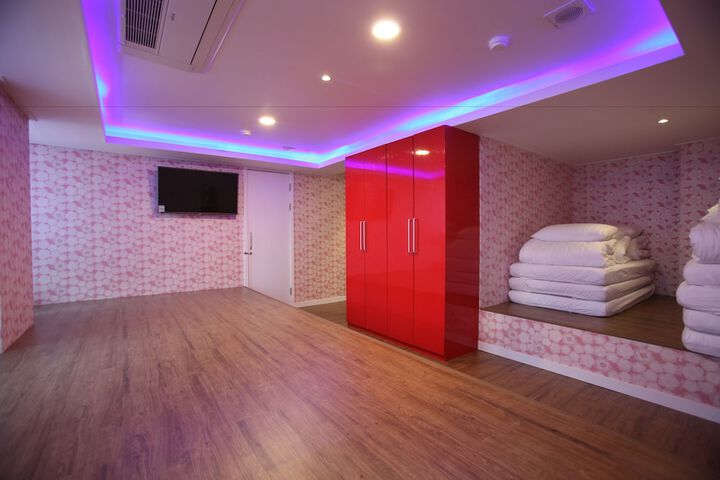 Room 15 of 46