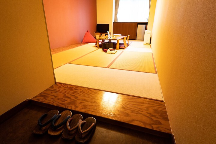 Room 12 of 93