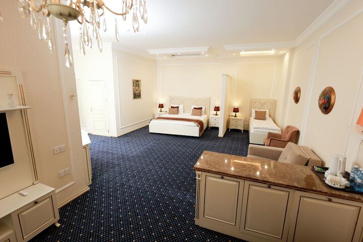 Room 7 of 32